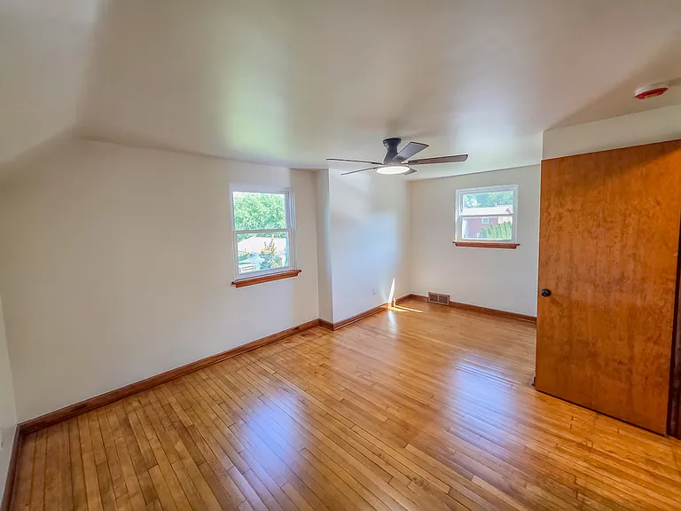 1323 Lincoln Way — Photo 28