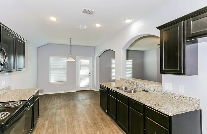 9021 Curacao Dr — Photo 6