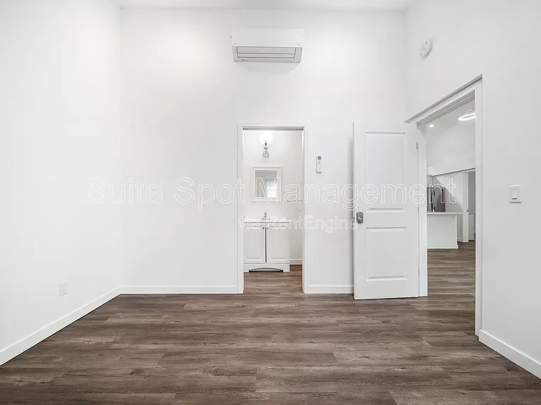 420 N Batavia St #422 — Photo 8