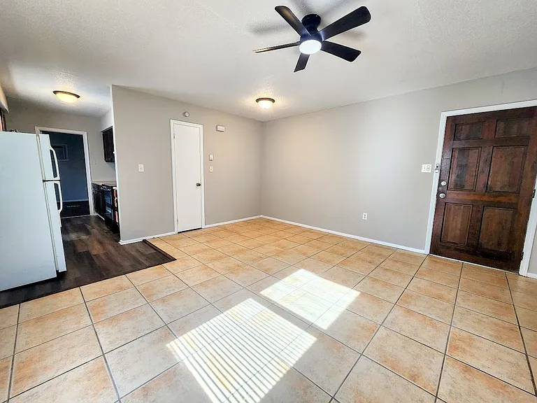 2103 S Main St — Photo 4