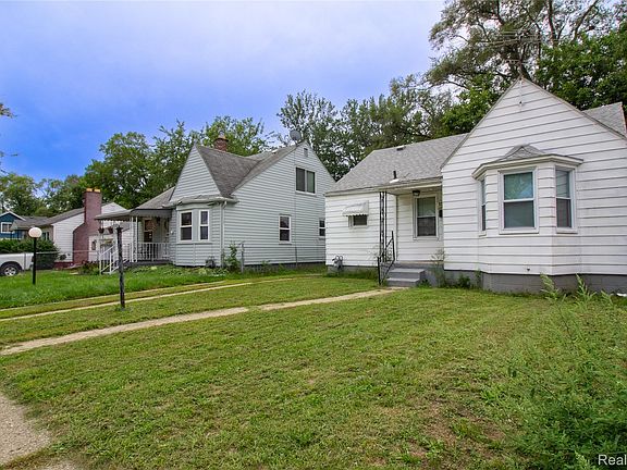 2nd image of 15383 Mark Twain St