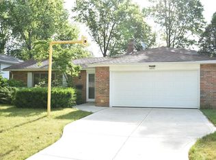 6095 Sherwood Dr, North Olmsted, OH