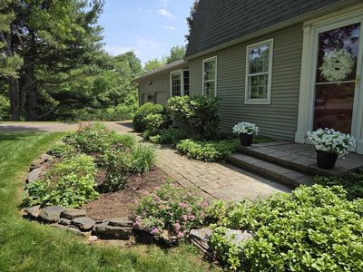 24 East View Dr, Feeding Hills, MA, 01030