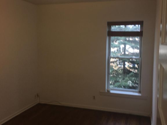 3rd image of 4104 N Hermitage Ave #2