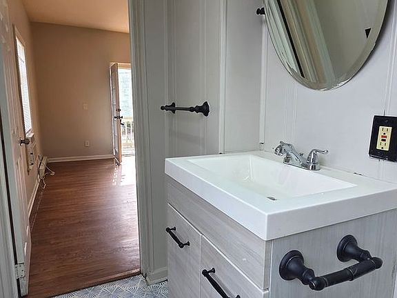 4th image of 883 Monroe Dr NE #6