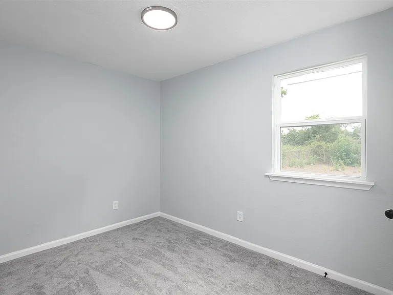 3205 Stallings Dr — Photo 9