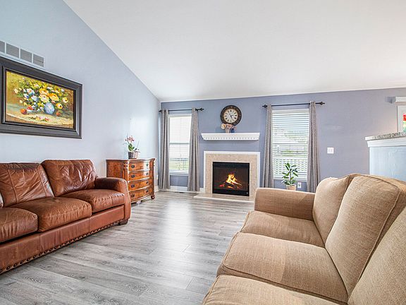 2nd image of 1734 Savannah Ln