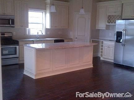 3rd image of 6057 Bellaire Dr