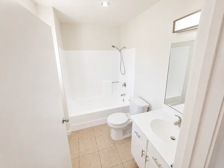 15020 Burbank Blvd — Photo 13