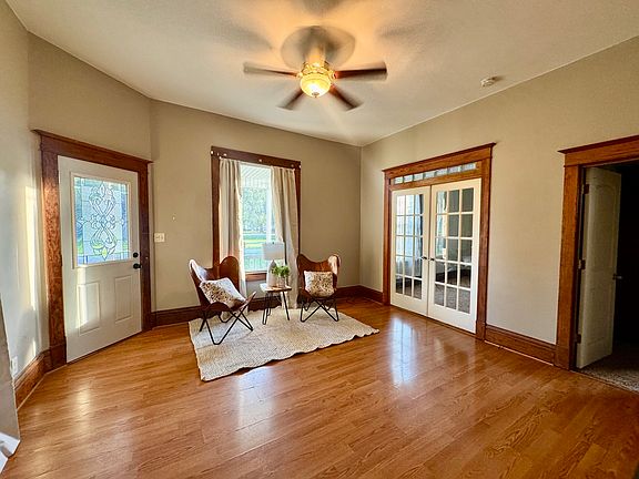 3rd image of 609 NW 3rd St