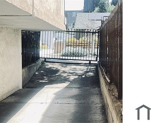 3rd image of 1189 N Alexandria Ave