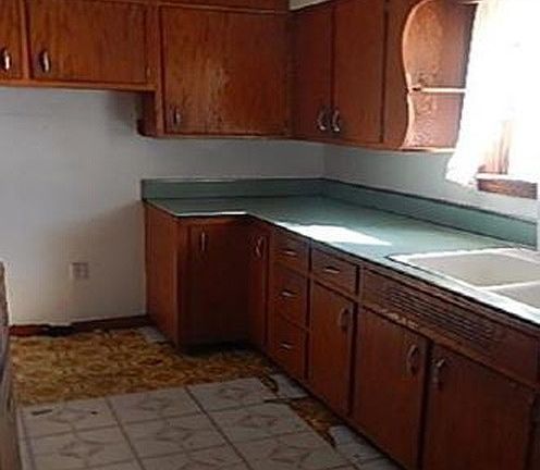 3rd image of 403 Burton Ave