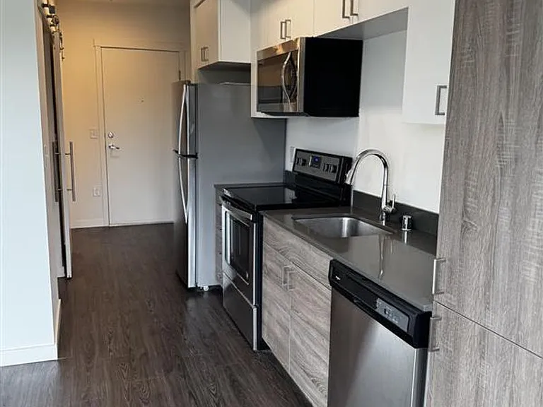 Crew Apartments — Photo 18
