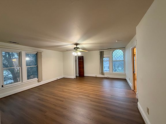 3rd image of 939 Elk St #3