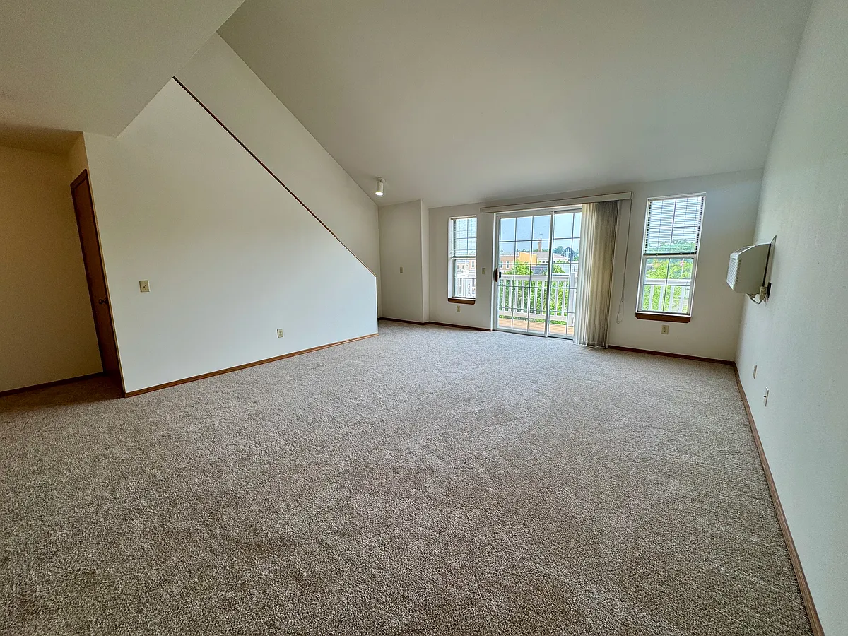 Building Photo - 1805 Parmenter St #306