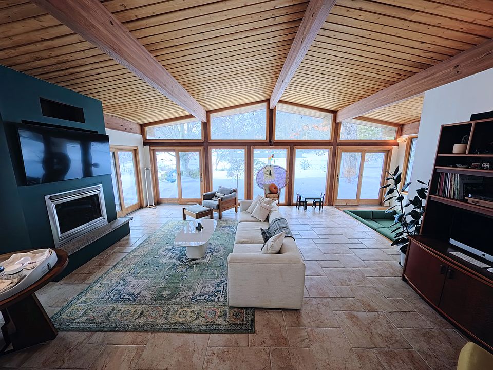 1st image of 40 Walnut St #1
