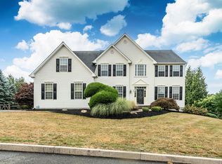 988 Stuart Dr, Pottstown, PA 19464