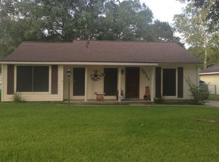 1021 Robinhood Ln, Angleton, TX 77515