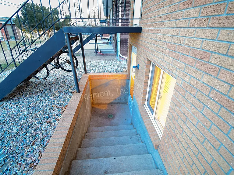 L-05 — Photo 9