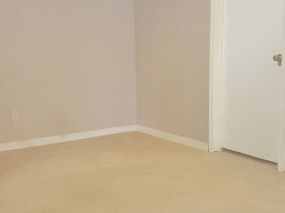 5th image of 914 N F St