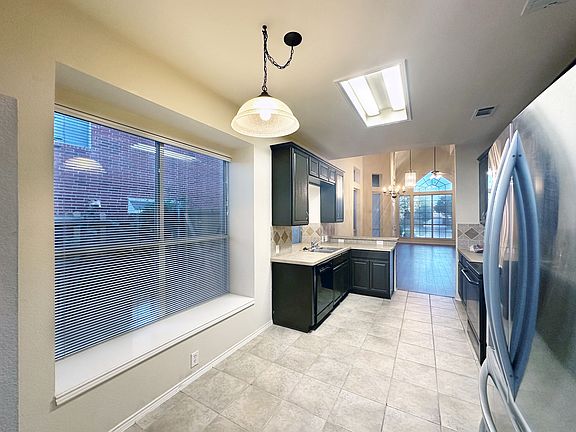 4th image of 11240 Chaucer Dr #11240
