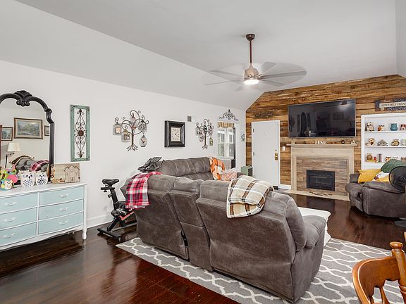 5th image of 606 Green Ave NW
