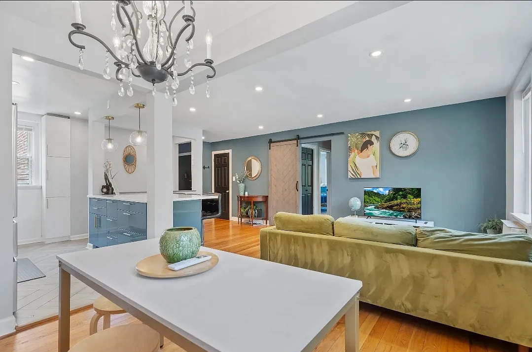 2 bed, 850 sqft, $2,070 — Photo 2