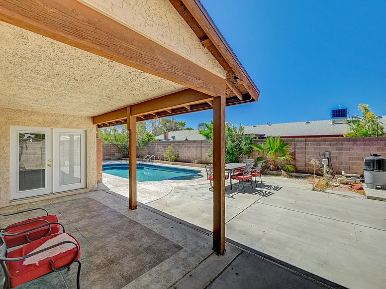 6813 Greydawn Dr — Photo 32