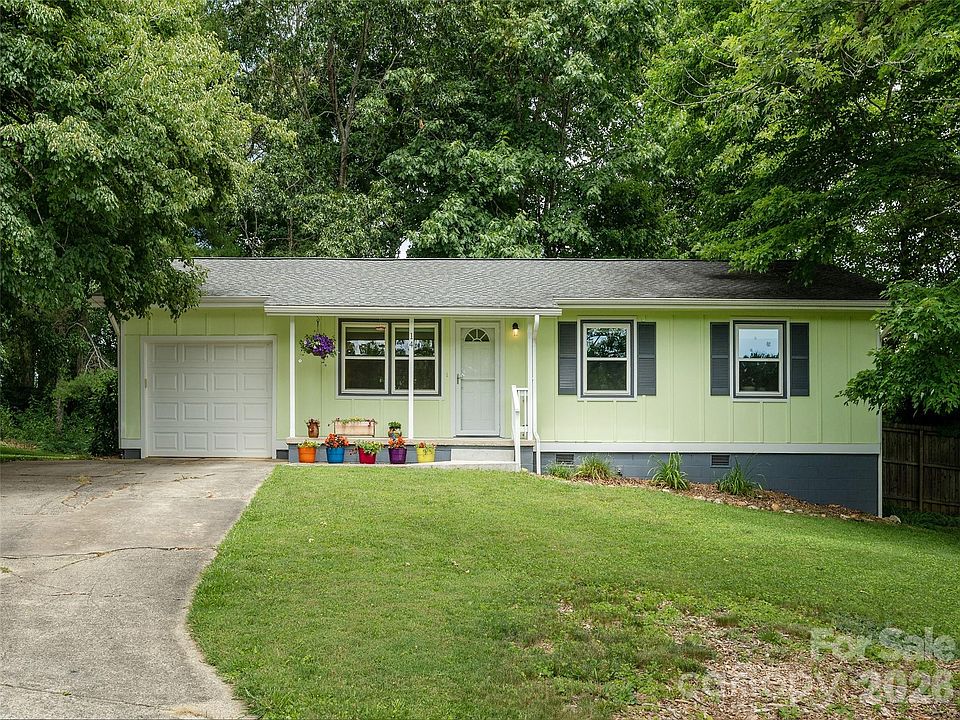 1st image of 14 Fox Run Pl