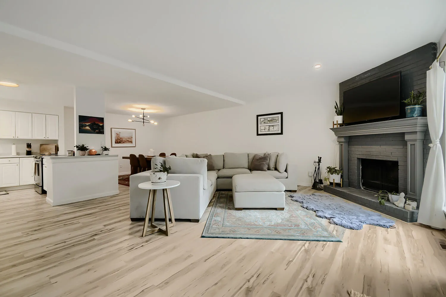 2 bed, 2.5 bath, 1800 sqft, $3,200 — Photo 3