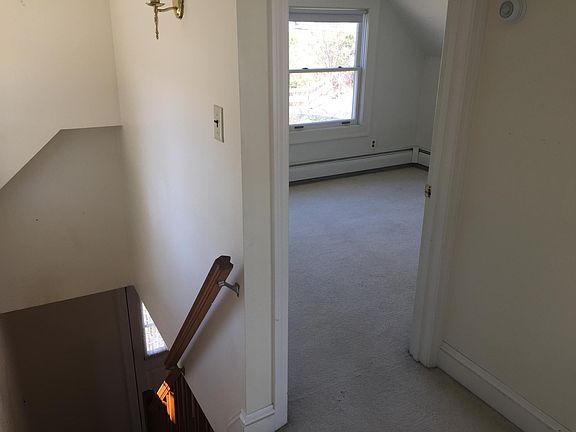 looking into front bedroom/new carpet being installed