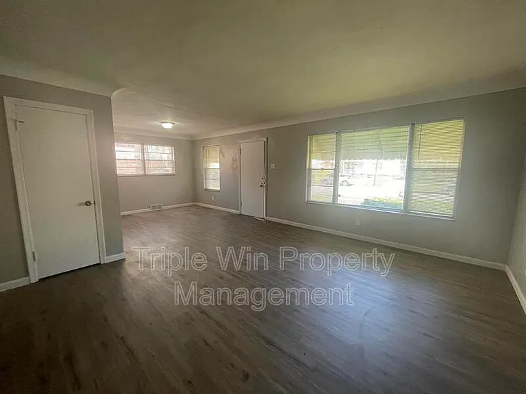 6918 Etzel Ave — Photo 8