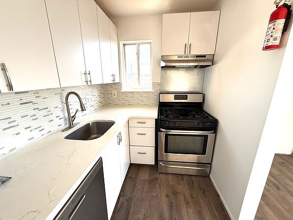 4th image of 100 Soundview Ave Floor 2
