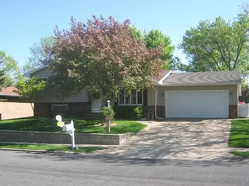 1402 W Buckingham Dr photo 1