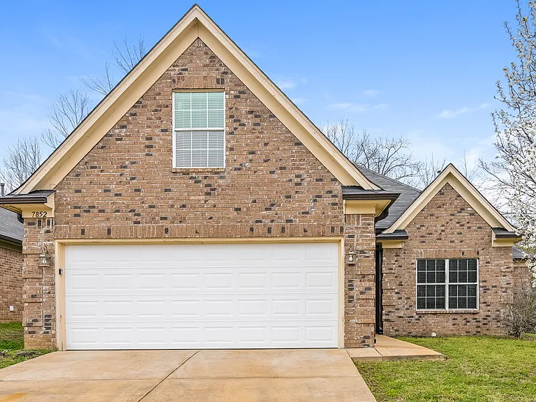 7852 Ridgedale Dr — Photo 1