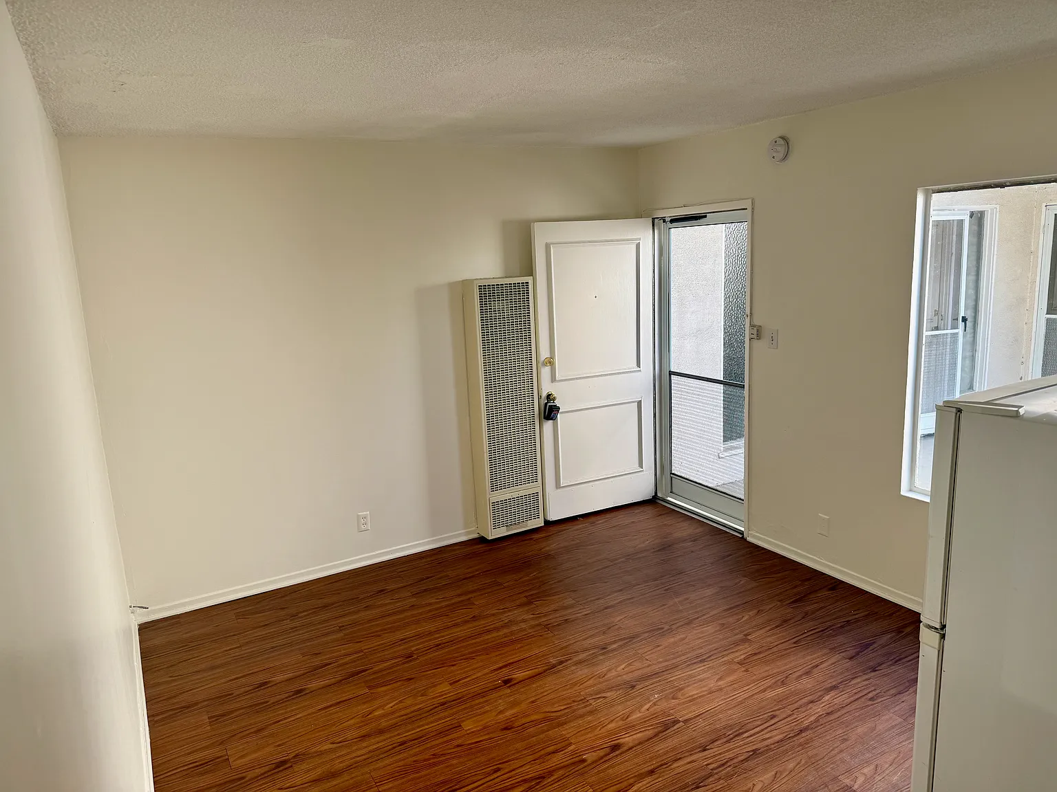 Studio, 400 sqft, $1,495 — Photo 3