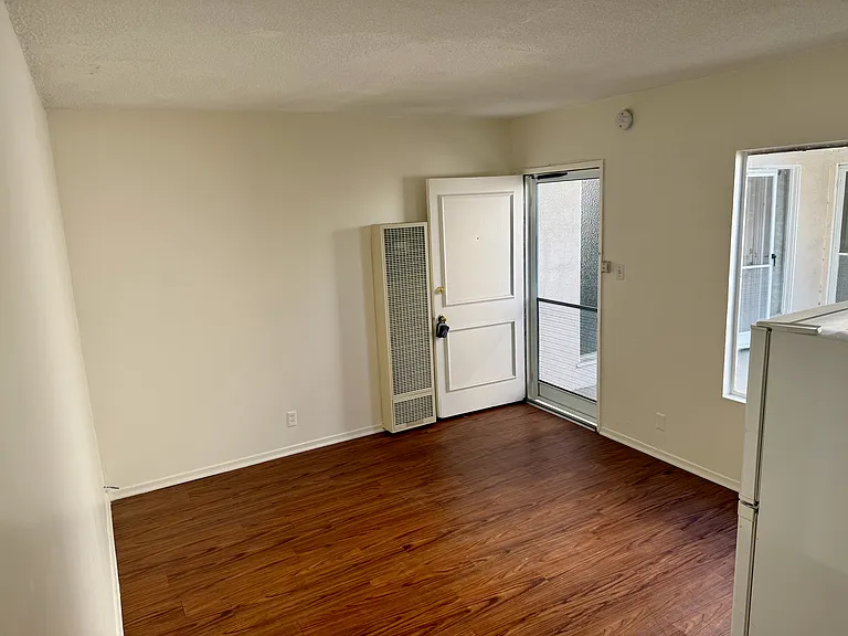 11111 Venice Blvd #4 — Photo 3