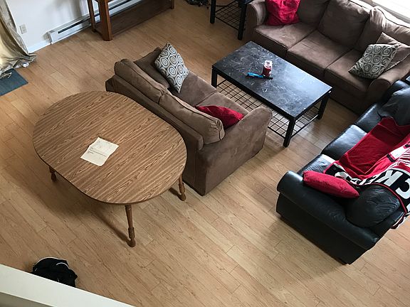 Living room w/Pergo flooring