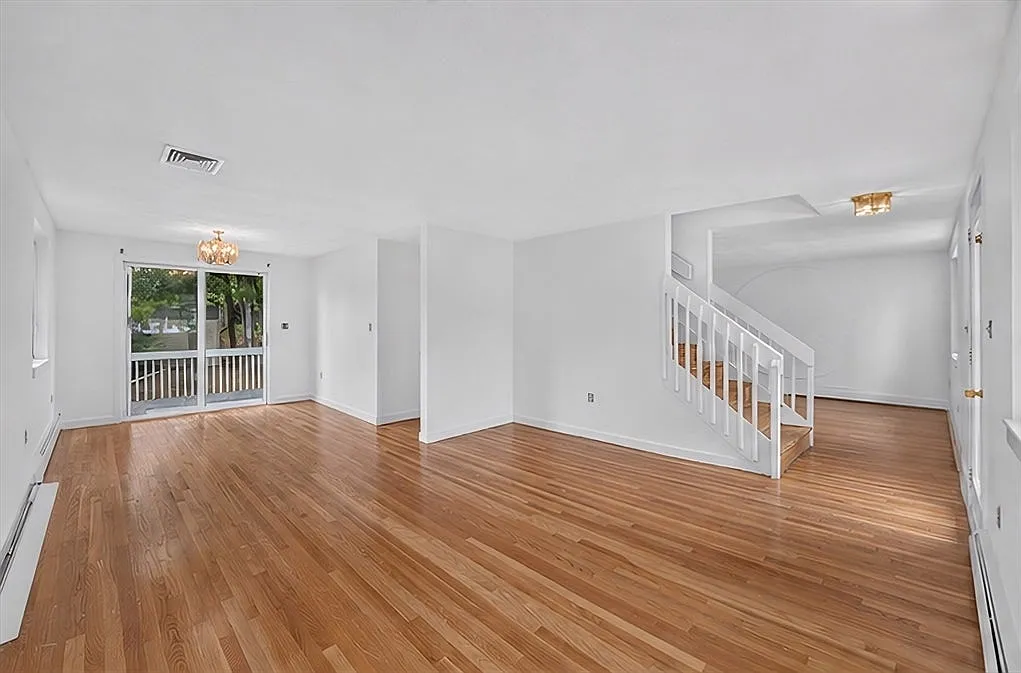 3 bed, 1.5 bath, 1470 sqft, $3,500 — Photo 3