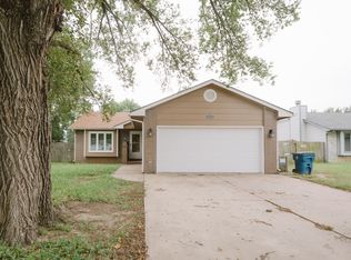 2015 E 53rd St S, Wichita, KS 67216
