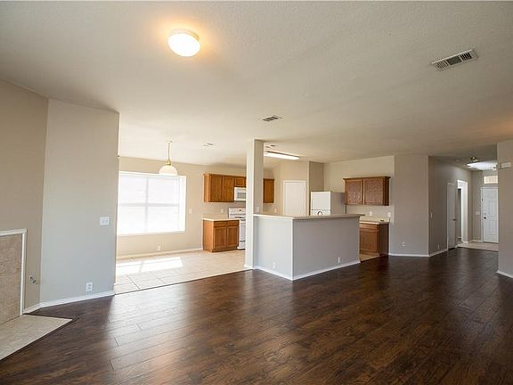 3rd image of 1821 Little Deer Ln