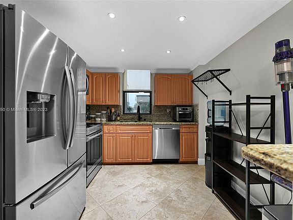 3rd image of 18181 NE 31st Ct APT 307