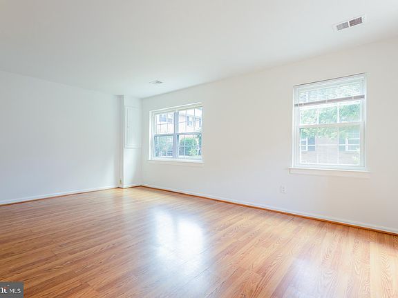 5th image of 8704 Walutes Cir
