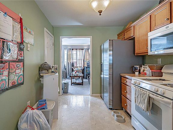 5th image of 211 Jeffrey Ln