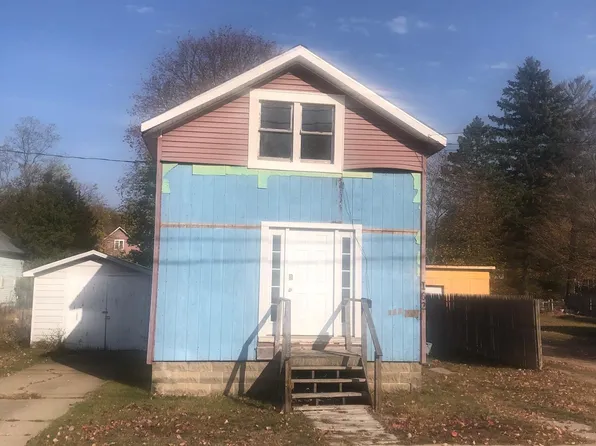 162 Harrison St, Manistee, MI 49660