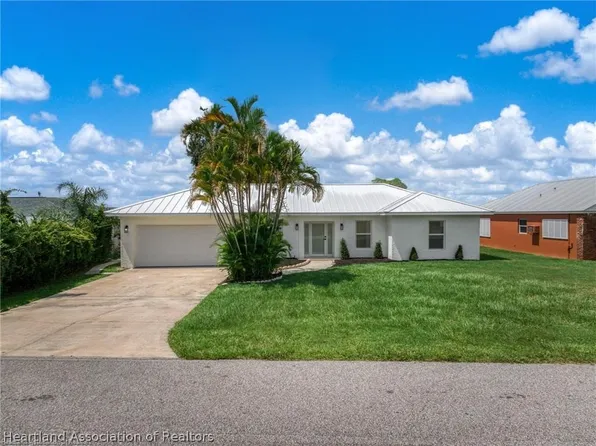 107 Lakefront Ln NW, Lake Placid, FL 33852