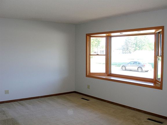 2nd image of 1004 E 35th St