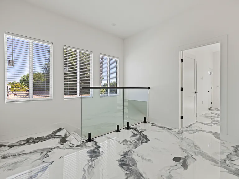 15209 Cohasset St — Photo 19