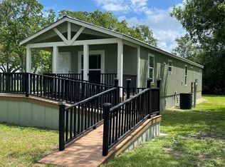 908 N Colorado St, Edna, TX 77957