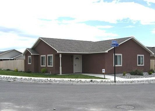 2nd image of 560 Acacia Ave